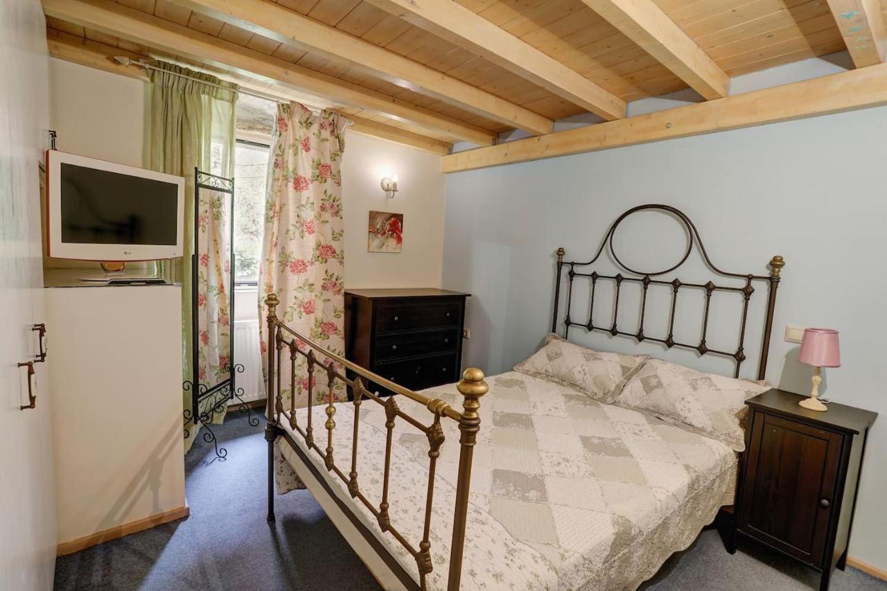 Luminous 2Bd Stone Apt In The Alleys Of Corfu Town Bagian luar foto